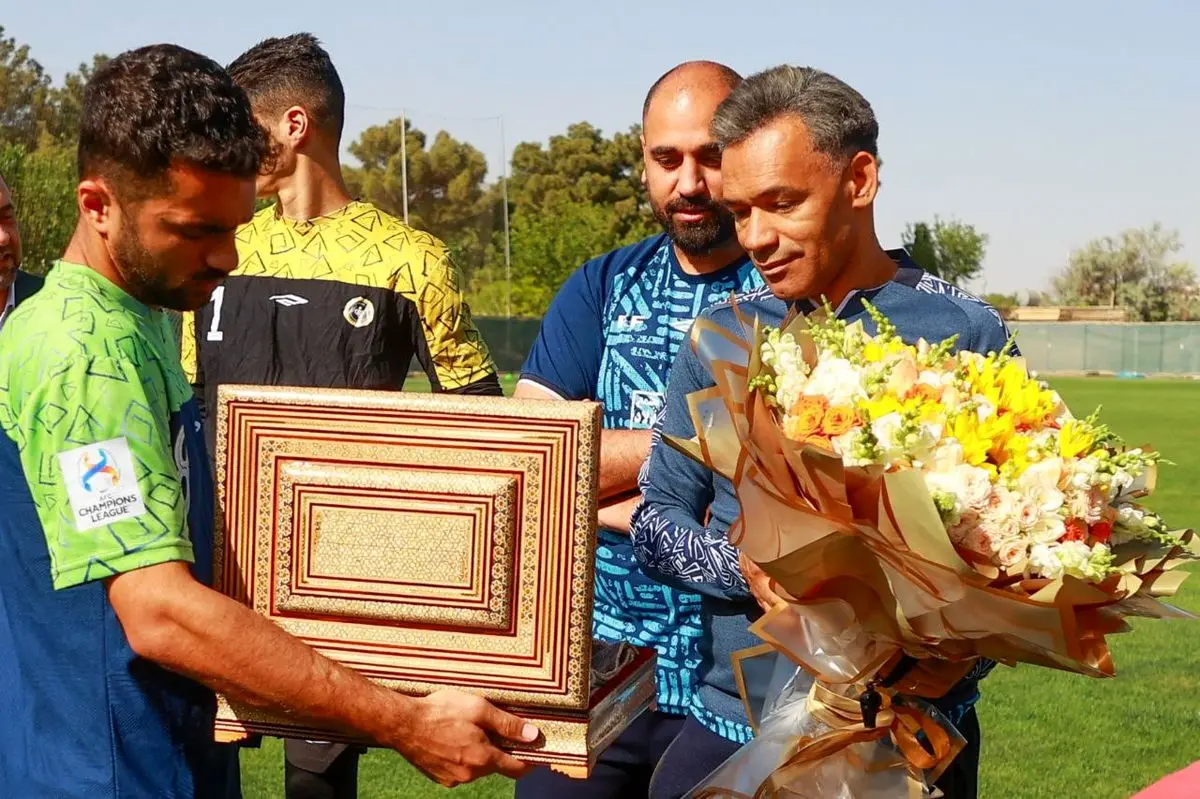 از پاداش قهرمانی فوتسال تا هدیه برای «مورایس»