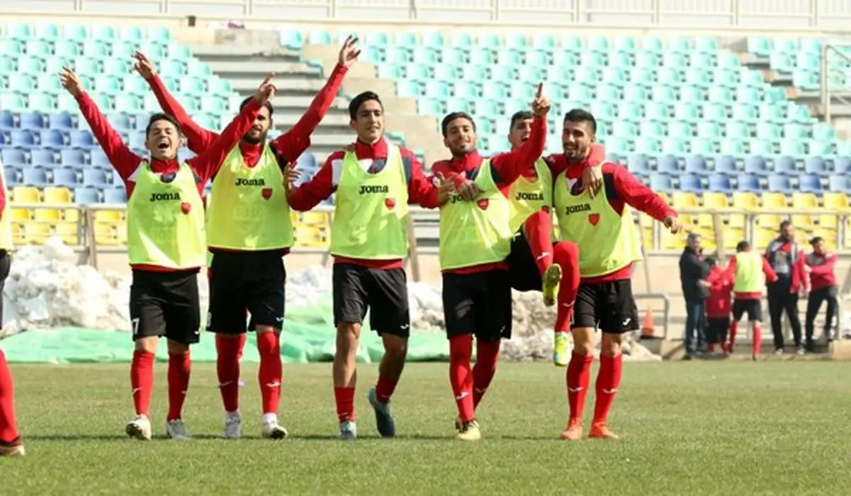 حاشیه دیدار نفت آبادان-پرسپولیس