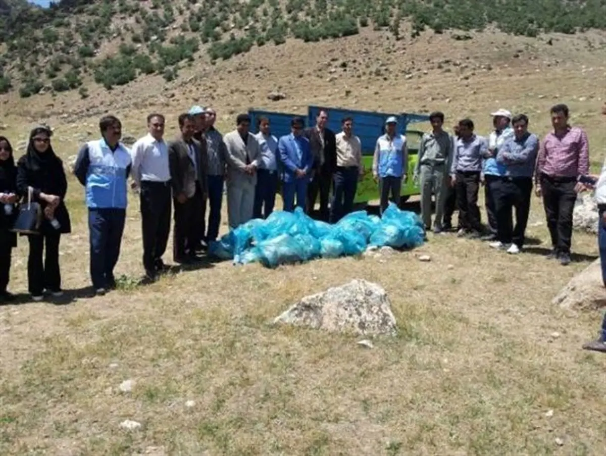 پاکسازی طبیعت زیبا و دیدنی تنگ صندوقه روستای "شیخه" در اسلام آبادغرب