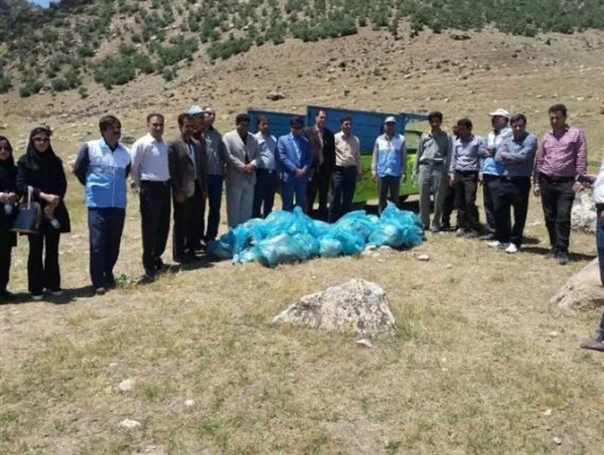 پاکسازی طبیعت زیبا و دیدنی تنگ صندوقه روستای "شیخه" در اسلام آبادغرب