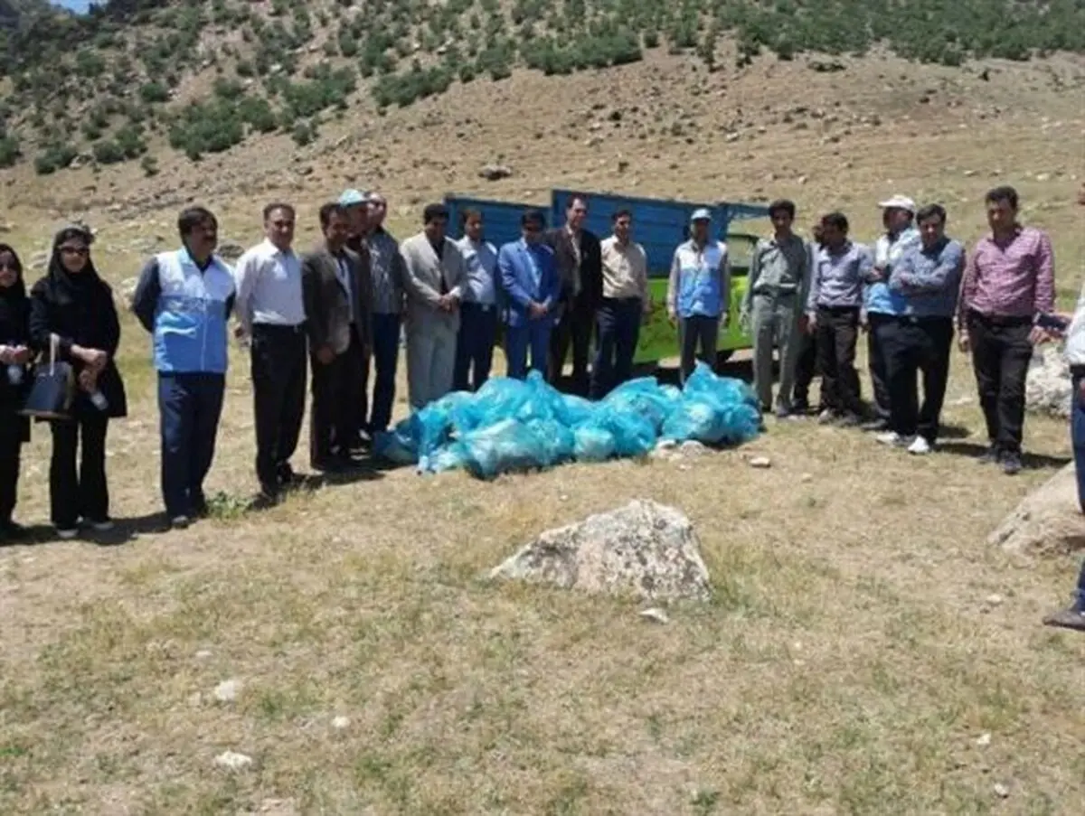 پاکسازی طبیعت زیبا و دیدنی تنگ صندوقه روستای "شیخه" در اسلام آبادغرب