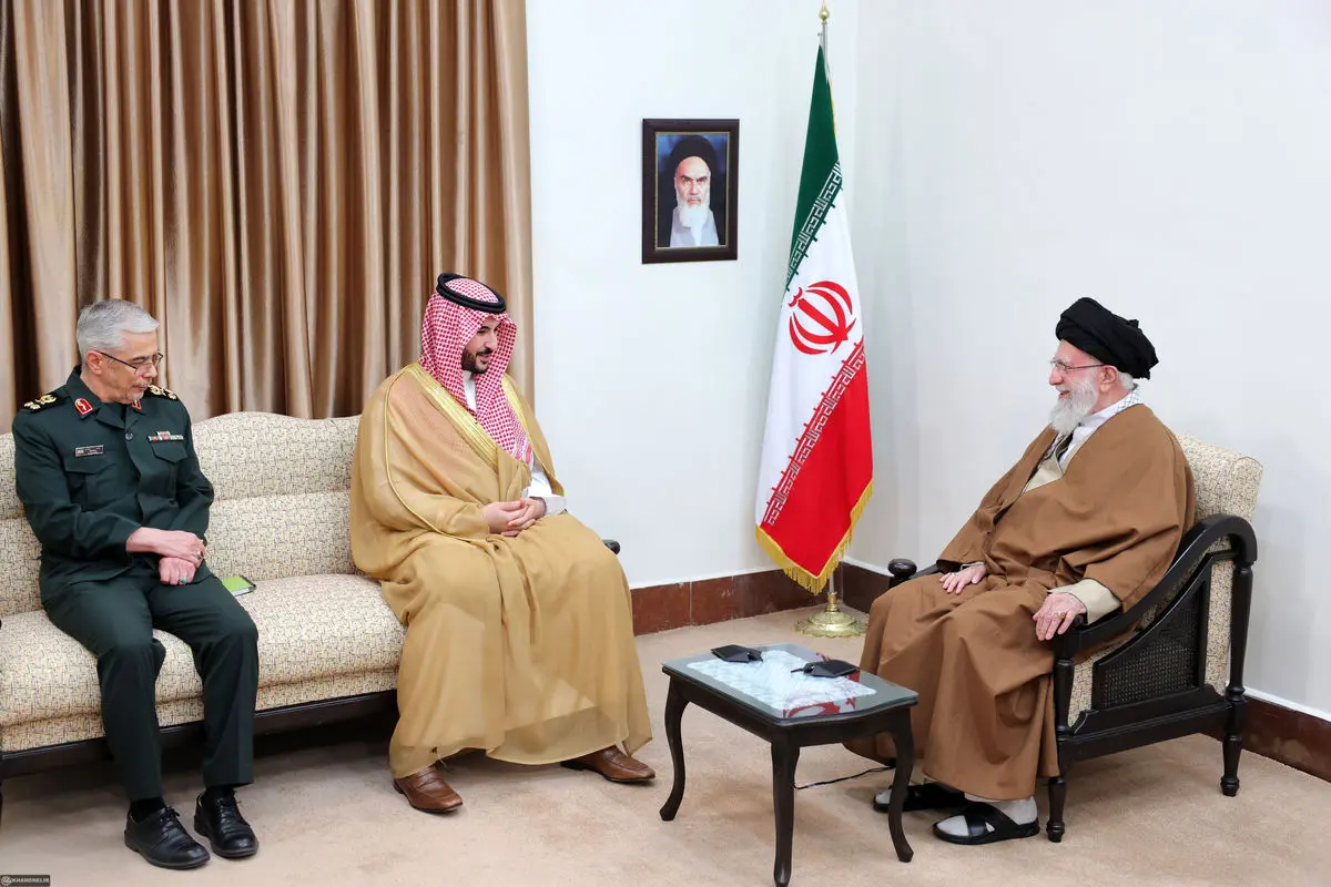 پیام پادشاه عربستان تقدیم رهبر انقلاب شد/ آیتالله خامنهای: دو کشور میتوانند تکمیلکننده یکدیگر باشند
