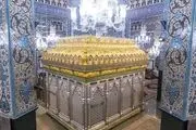 نصب تاج جدید ضریح مطهر حضرت زینب (س) + عکس

