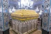 نصب تاج جدید ضریح مطهر حضرت زینب (س) + عکس
