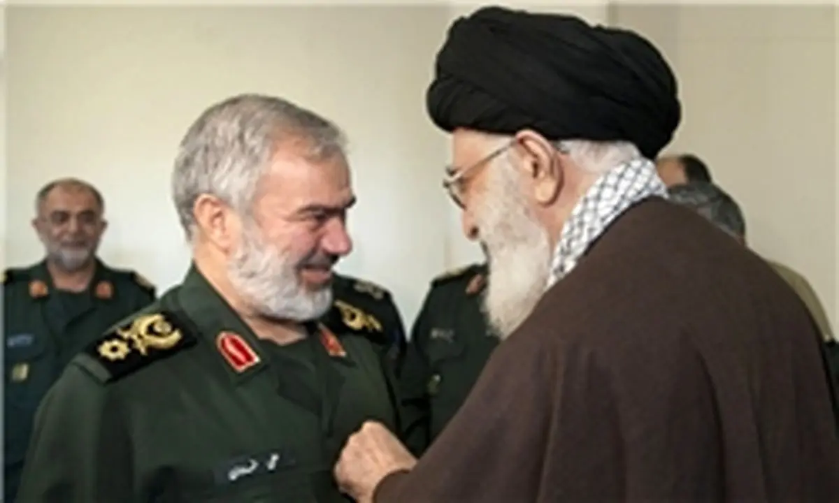 پاسداران بازداشتکننده متجاوزان آمریکای نشان «فتح» گرفتند+عکس