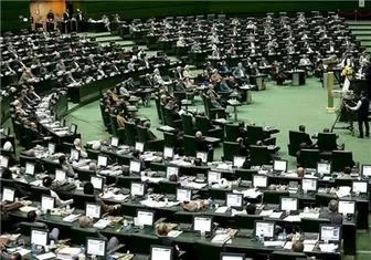 قرائت تخلفات احمدی‌نژاد در مجلس