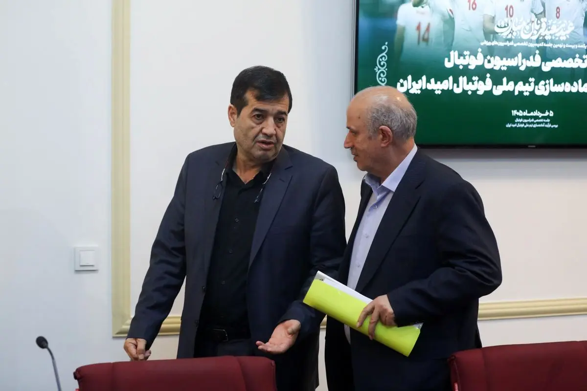حل معمای ویزای ملی‌پوشان فوتبال در دستور کار وزیر ورزش و مهدی تاج قرار گرفت
