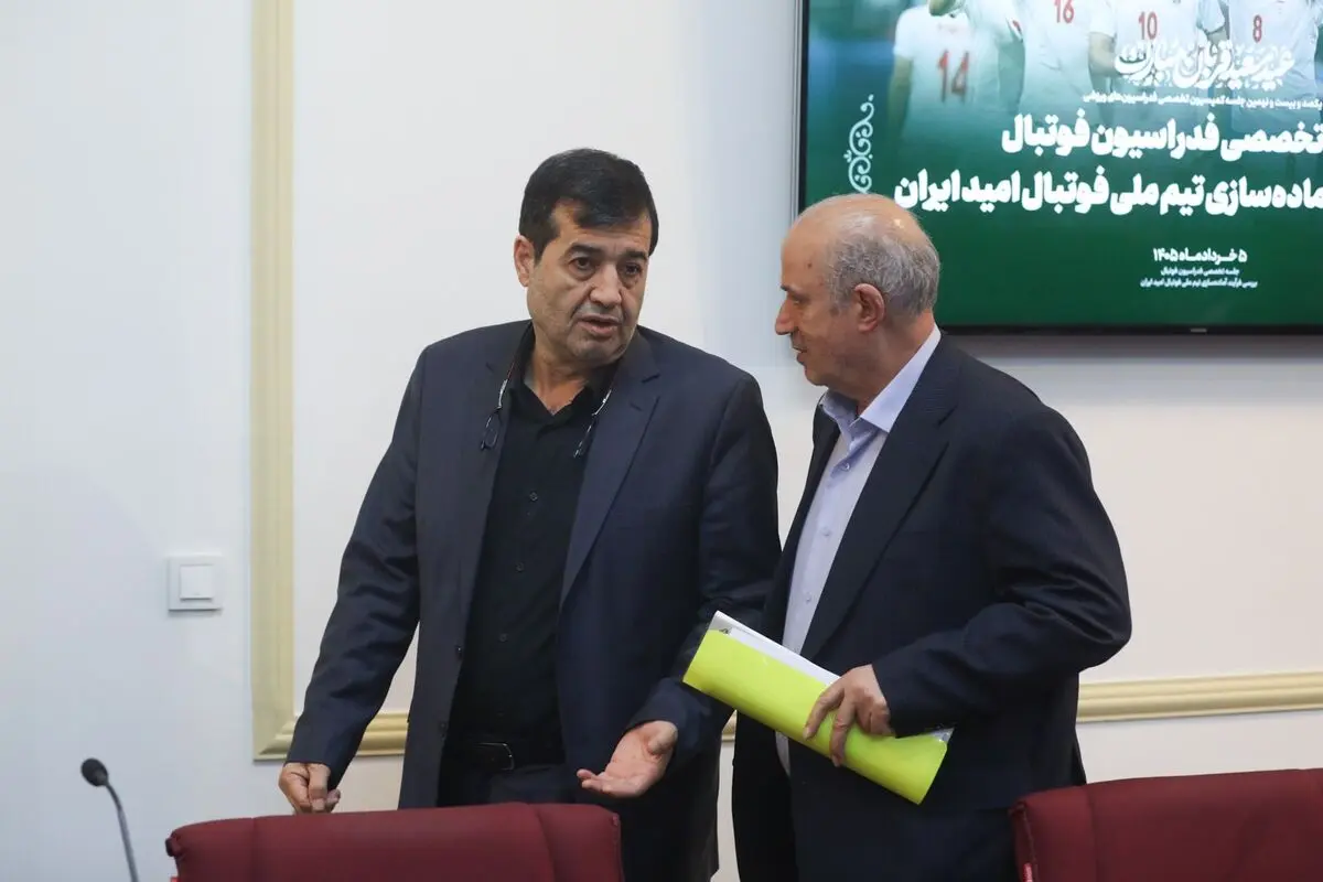 حل معمای ویزای ملی‌پوشان فوتبال در دستور کار وزیر ورزش و مهدی تاج قرار گرفت