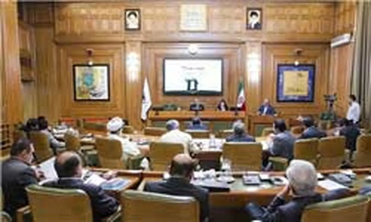 آغاز جلسه شورا با ۱۳ صندلی خالی