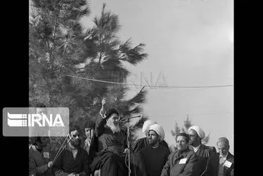 بازگشت امام خمینی به ایران