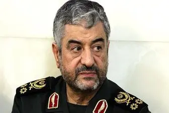 فرمانده سپاه اعطای نشان ملی شجاعت به وزیر دفاع را تبریک گفت