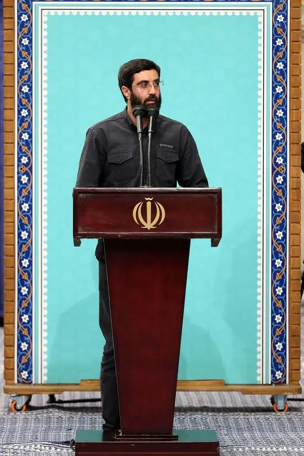 دیدار صدها نفر از مردم اصفهان با رهبر انقلاب اسلامی/گزارش تصویری