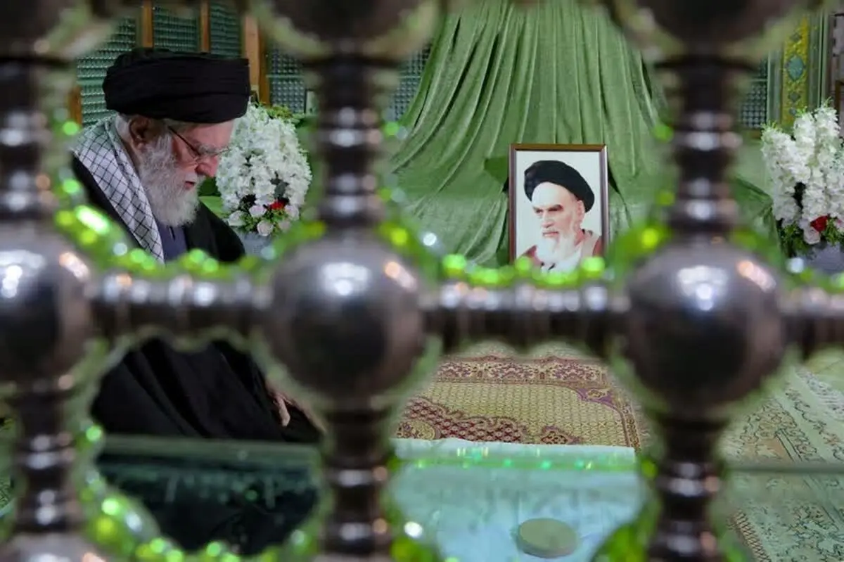 صبح امروز؛ حضور امام خامنه‌ای در مرقد بنیانگذار انقلاب اسلامی 