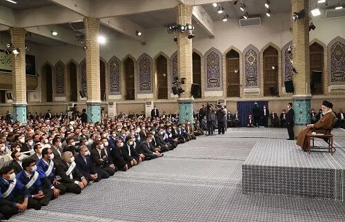 جمعی از کارگران با رهبر معظم انقلاب دیدار کردند/گزارش تصویری