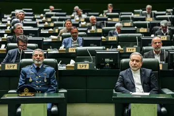 جلسه غیرعلنی مجلس با حضور سرلشکر موسوی و دکتر عراقچی/ گزارش تصویری
