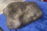رونمایی از شهاب سنگ ۱۰۰ کیلوگرمی در برج آزادی

