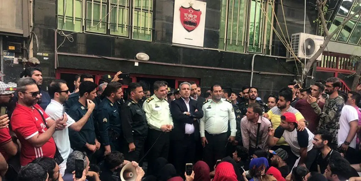 عرب در میان هواداران پرسپولیس/ آخرین توضیحات درباره جدایی برانکو