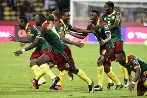 گل دوم تیم ملی کامرون به صربستان با ضربه دیدنی ابوبکر/ فیلم