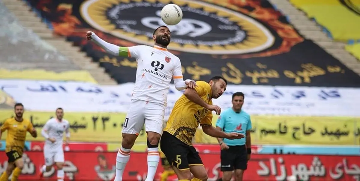مربی زردپوشان عزادار شد 