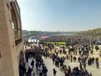 تصویری از جمعیت زیاد معترضان اصفهانی به خشکی زاینده رود