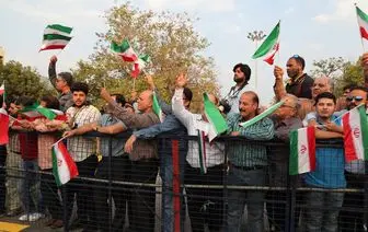 استقبال دوستداران ایران اسلامی از روحانی در فرودگاه