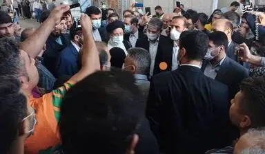 حضور رئیسی در میدان میوه و تره‌بار تهران