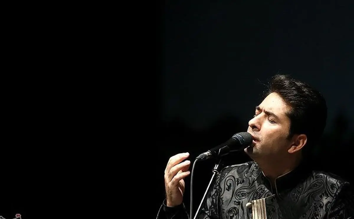 معتمدی به روی صحنه رفت