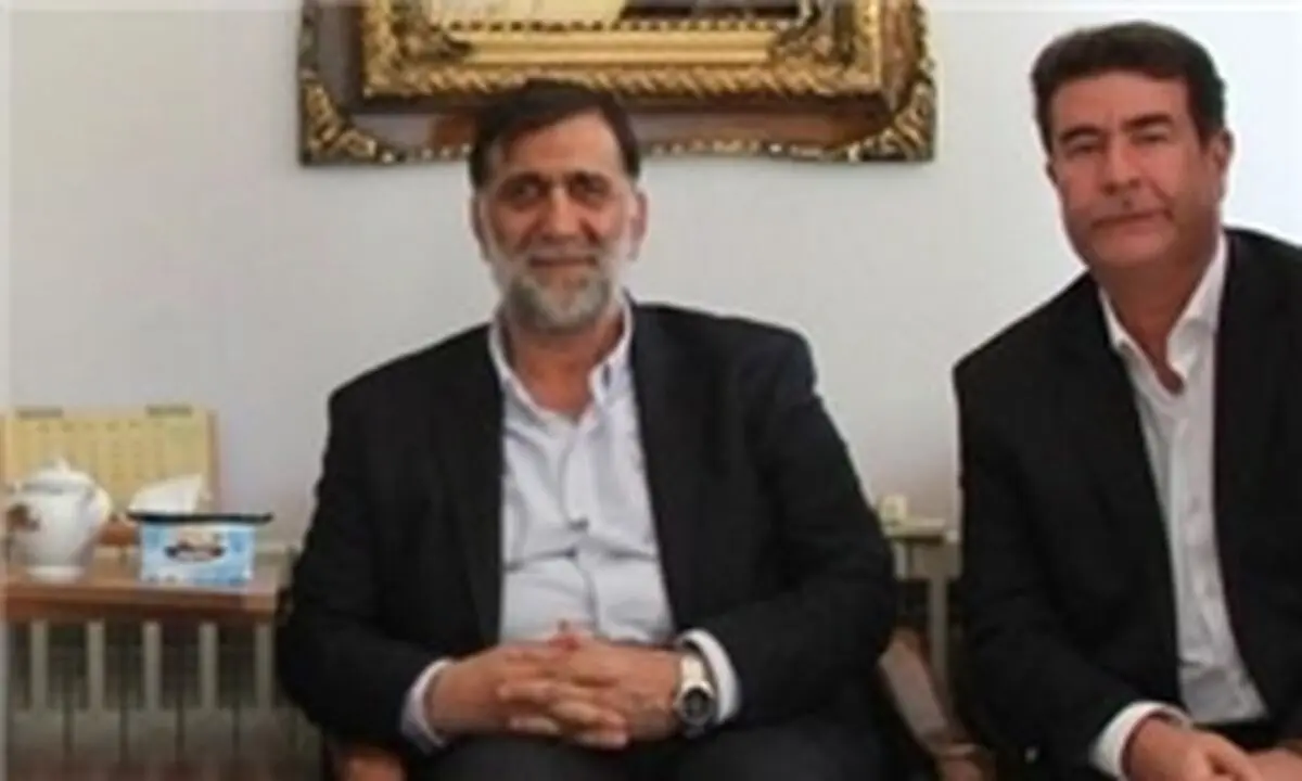 آجورلو حاضر نشد بین مدیران بنشیند