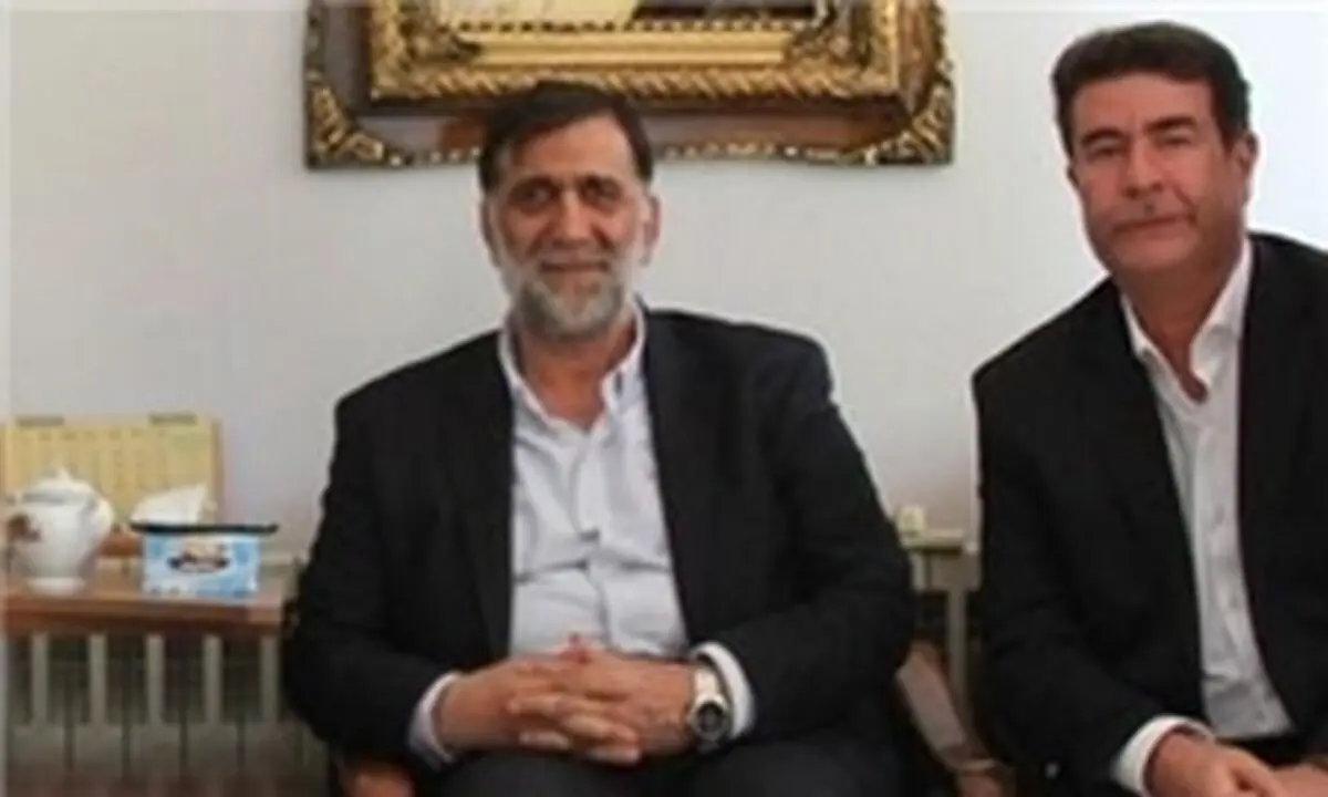 آجورلو حاضر نشد بین مدیران بنشیند