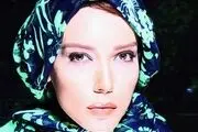 آب بازیِ شهرزاد کمال زاده در باغ فین کاشان /عکس