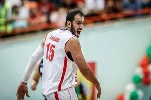 ستاره بسکتبال ایران به دلیل رفتار غیر ورزشی جریمه شد