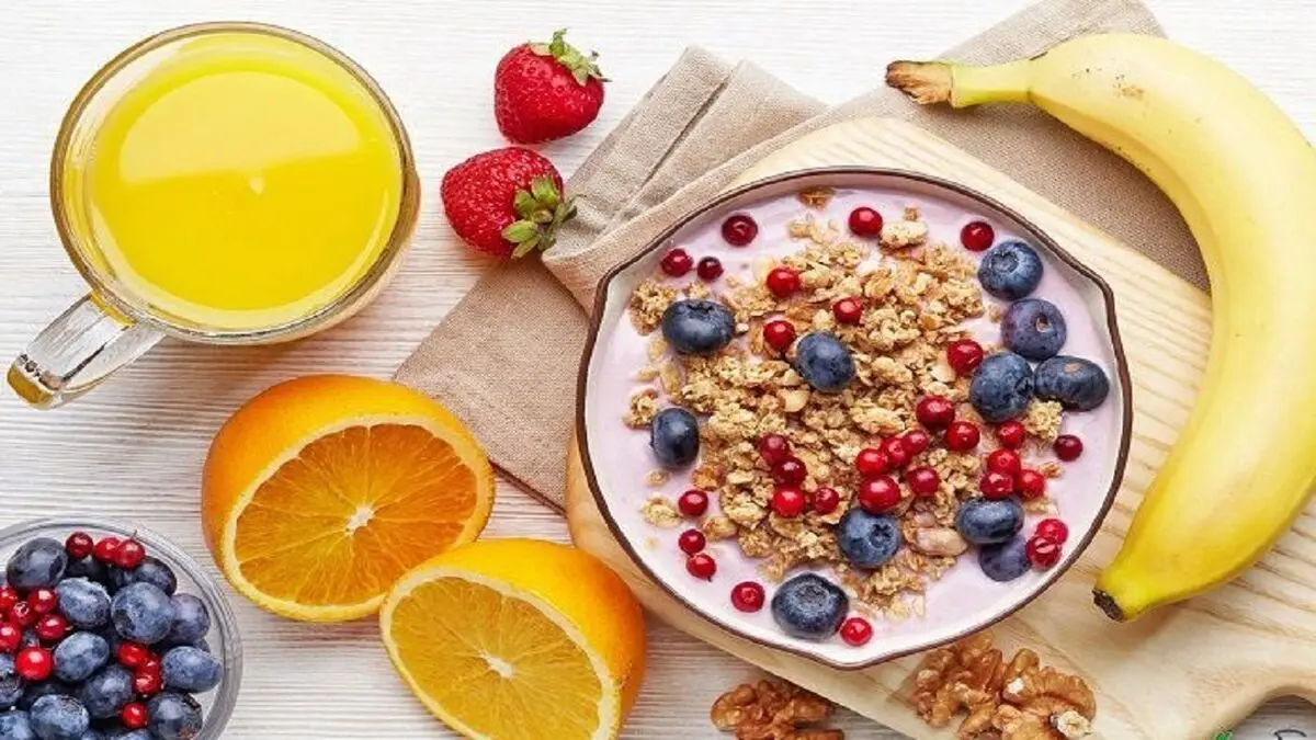 اثر مصرف آب سبزی برای رفع نفخ معده در افراد سالخورده
