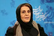 پوشش نامتعارف خانم بازیگر در یک گالری/عکس