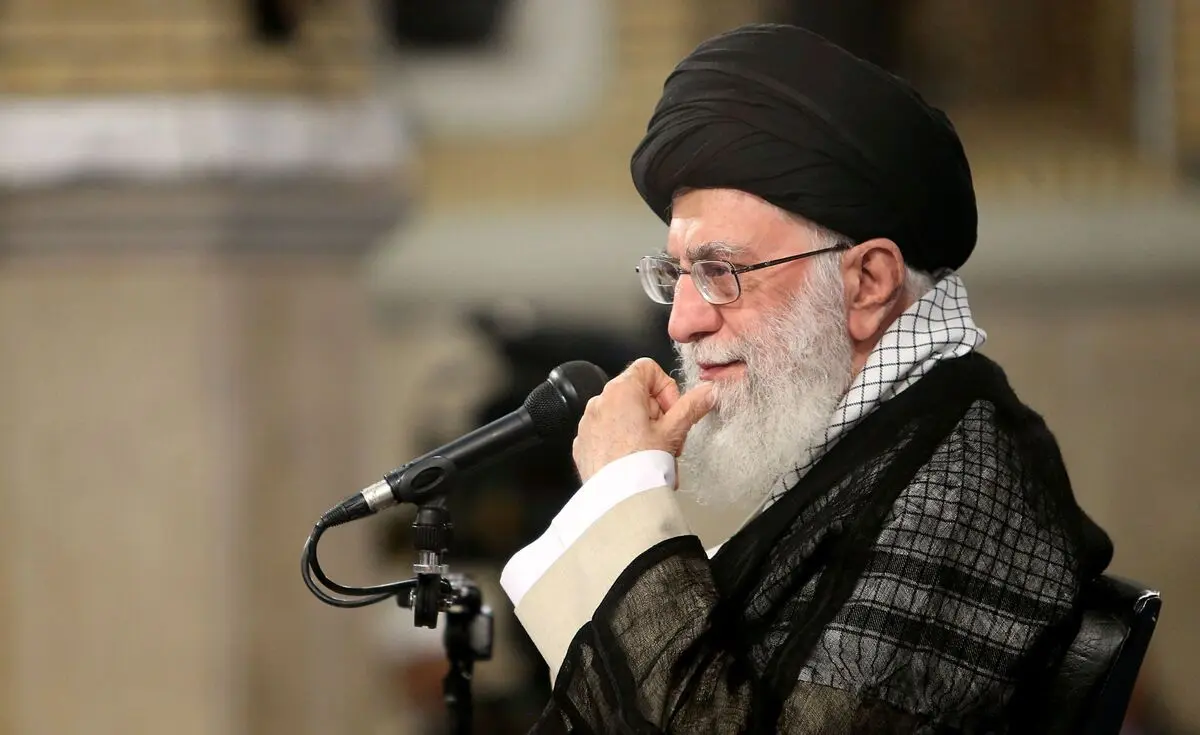 ماجرای تابلوی نصب شده در اتاق کار رهبرانقلاب /عکس