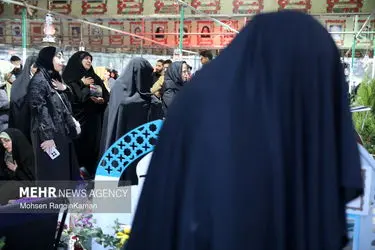 لحظات تحویل سال در گلزار شهدای تهران