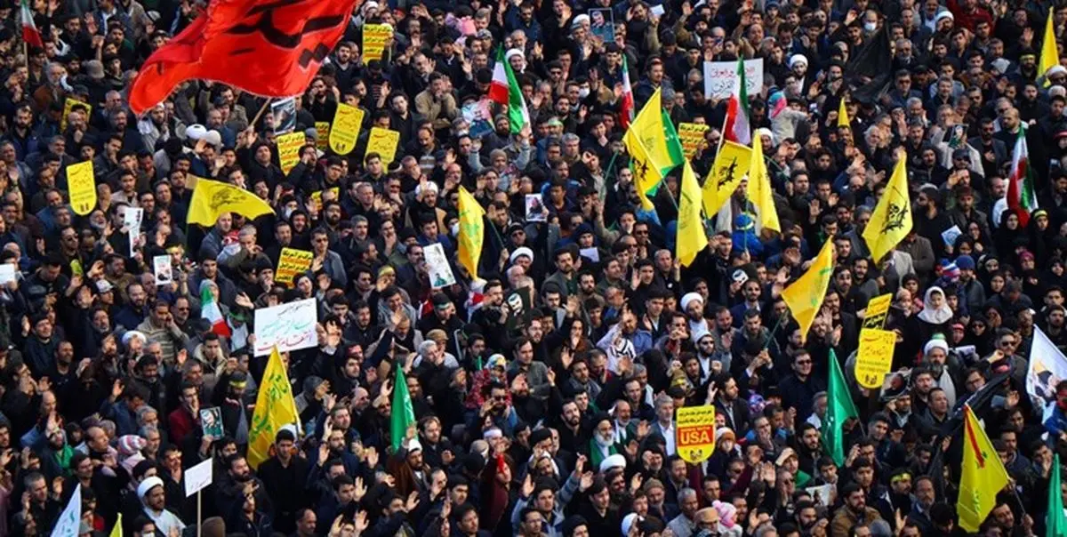 تشییع پیکر شهید حاج قاسم سلیمانی در مشهد/ فریاد "لبیک یا زینب" در دیار خراسانی ها
