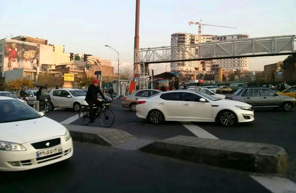 حناچی امروز با دوچرخه به محل کار رفت