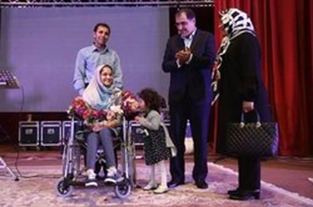 اعزام هانیه دختر فداکار سرپل ذهابی به تهران برای ادامه درمان