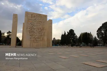 لحظات تحویل سال در گلزار شهدای تهران