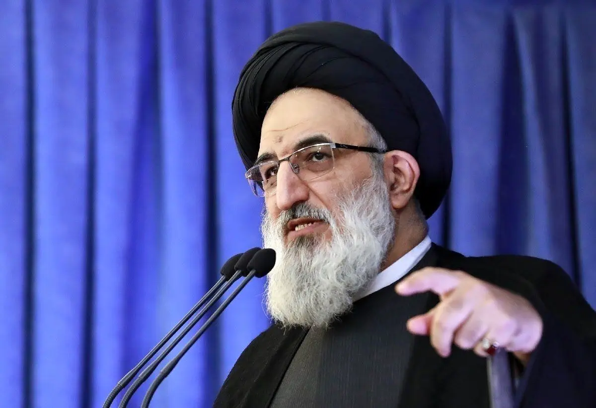 هشدار خطیب جمعه کرج/ اگر داخل کشور کسی خواستههای دشمن را در مصاحبه یا کلیپ بیان کند، پیادهنظام دشمن است