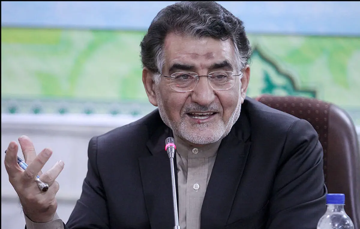 دولت و مجلس باید اقتصاد مقاومتی را عملیاتی کنند/ سیاسیون زمین اقتصاد را ببوسند و کنار بگذارند
