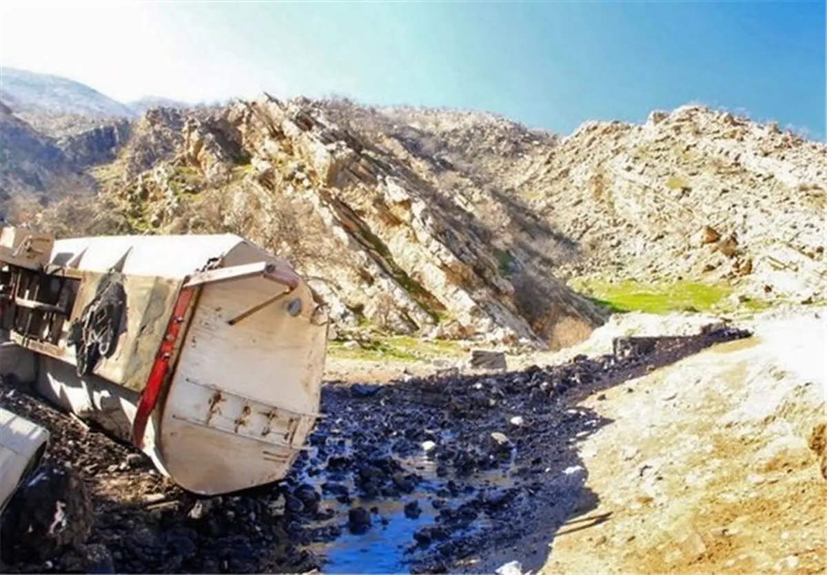  واژگونی چند باره تانکر نفتکش در محور پلدختر ـ اندیمشک‌ 