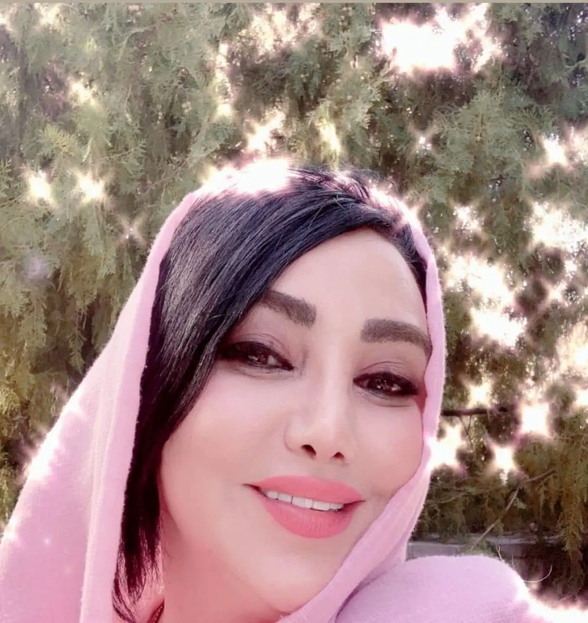 ابتلای پدر و مادر بازیگر جنجالی به کرونا + عکس