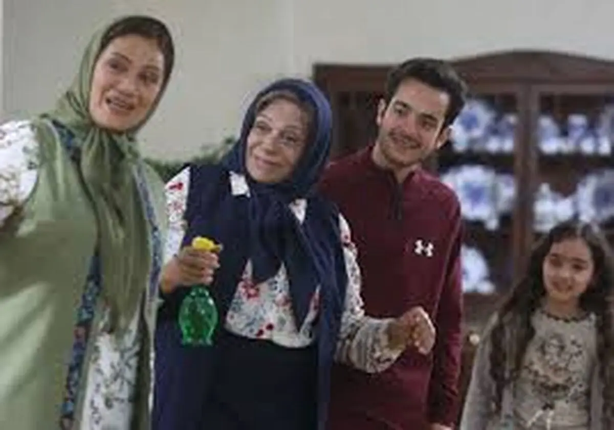 استایل دخترانه شبنم مقدمی روی پوستر «هیولا»/ عکس