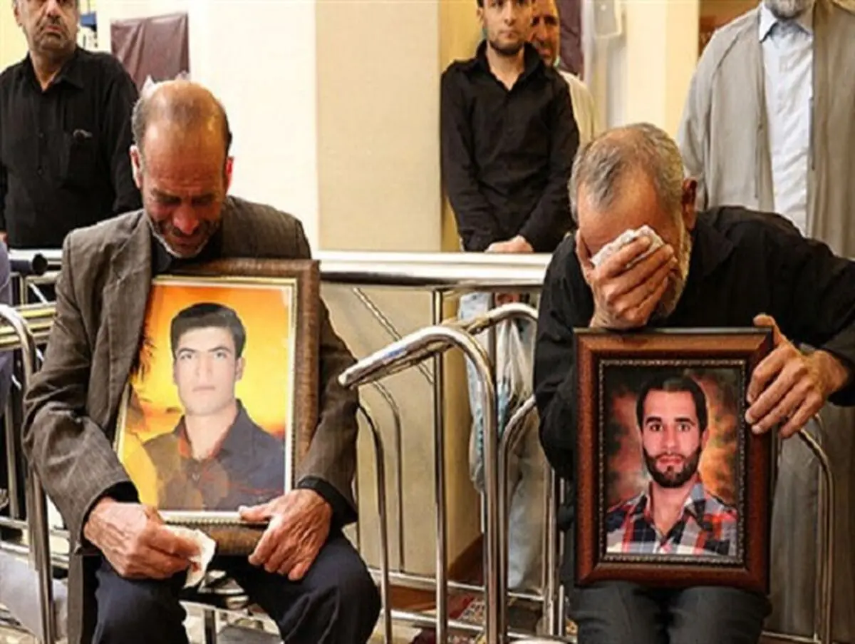 بزرگداشت 13 سرباز جانباخته حادثه واژگونی اتوبوس در شیراز+تصاویر