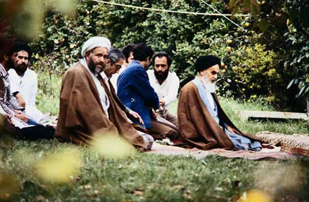 عکس دیده‌نشده از محل استراحت امام‌خمینی در پرواز انقلاب