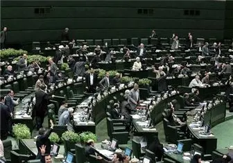 نشست علنی مجلس با ۹۴ کرسی خالی