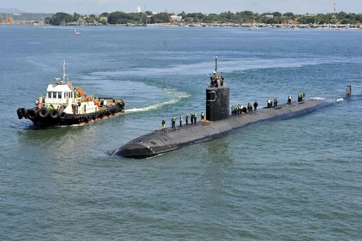 زیردریایی اتمی آمریکا در آسیا پهلو گرفت