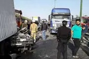 برخورد 12 خودروی سبک و سنگین در خمینی شهر 