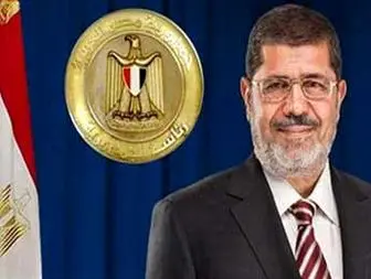 مرسی یمنح وسام الجمهوریة لرئیس النیابة الإداریة السابق